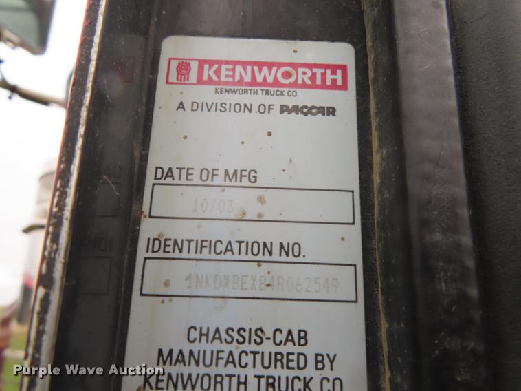 image for item DN9222 2004 Kenworth T800B semi truck