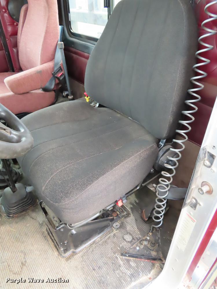 image for item DN9222 2004 Kenworth T800B semi truck