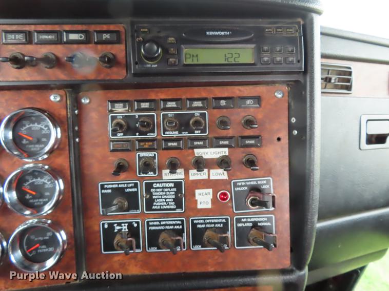 image for item DN9222 2004 Kenworth T800B semi truck