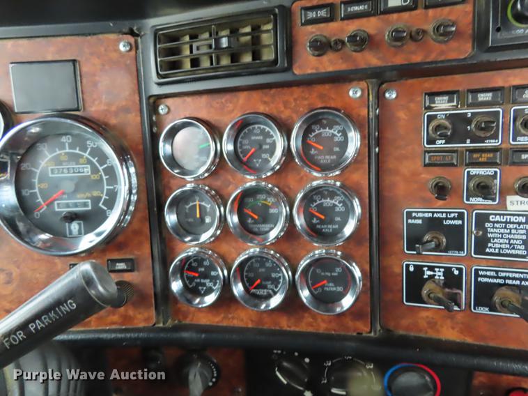 image for item DN9222 2004 Kenworth T800B semi truck