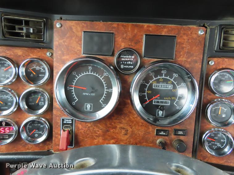 image for item DN9222 2004 Kenworth T800B semi truck