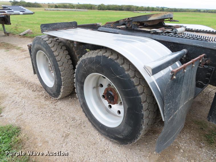 image for item DN9222 2004 Kenworth T800B semi truck