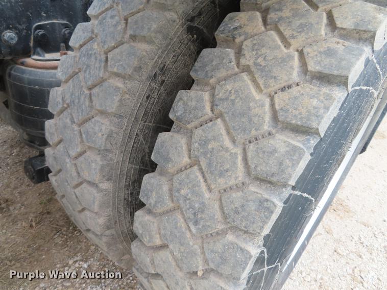 image for item DN9222 2004 Kenworth T800B semi truck