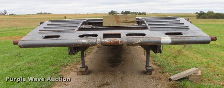 image for item DN9223 2014 Matrixx folding neck flatbed oilfield trailer