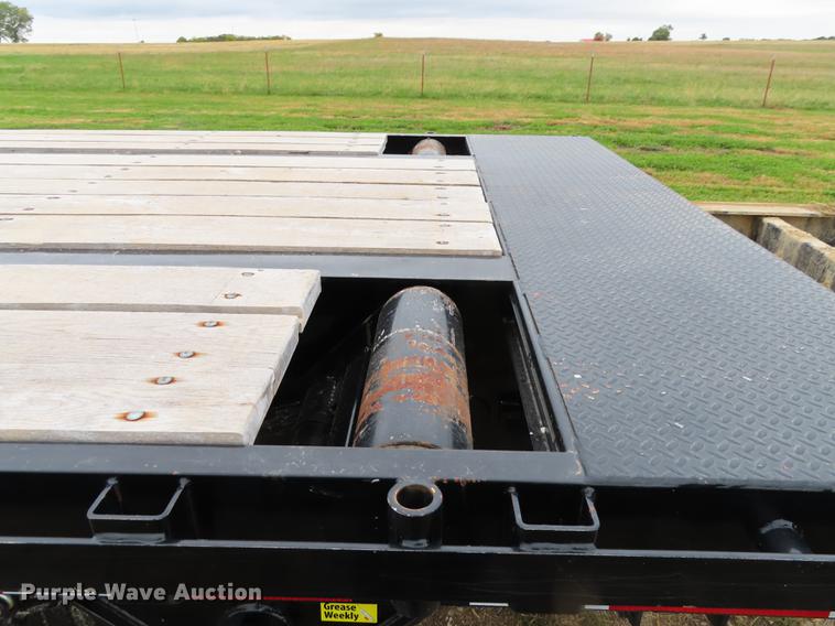 image for item DN9224 2015 Matrixx F55 extendable drop deck oilfield trailer