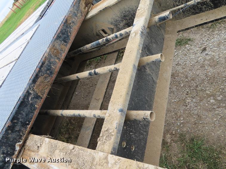 image for item DN9224 2015 Matrixx F55 extendable drop deck oilfield trailer