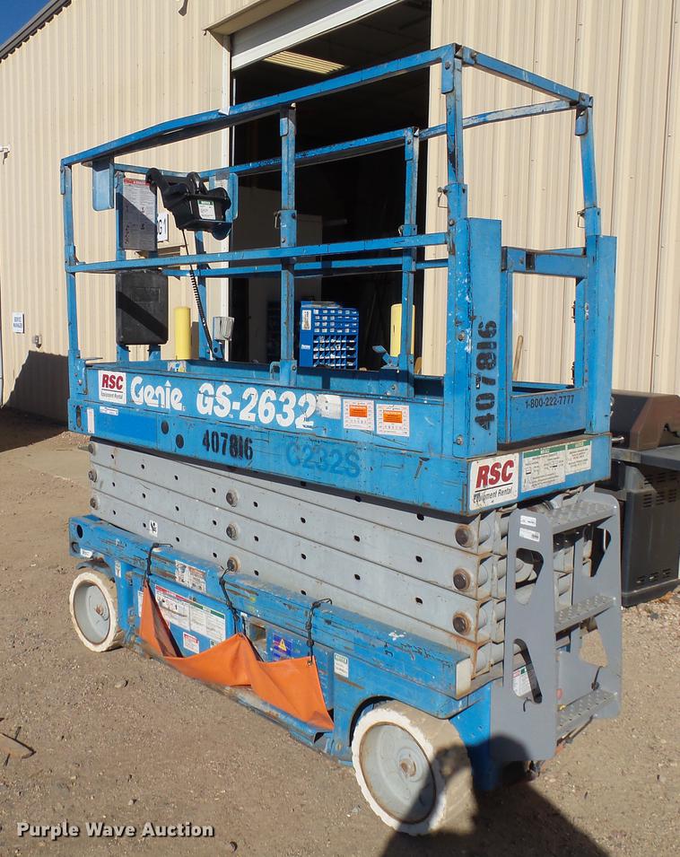 image for item DX9143 2002 Genie GS-2632 scissor lift