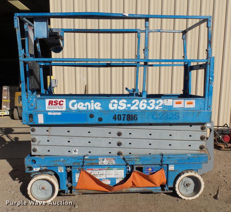 image for item DX9143 2002 Genie GS-2632 scissor lift