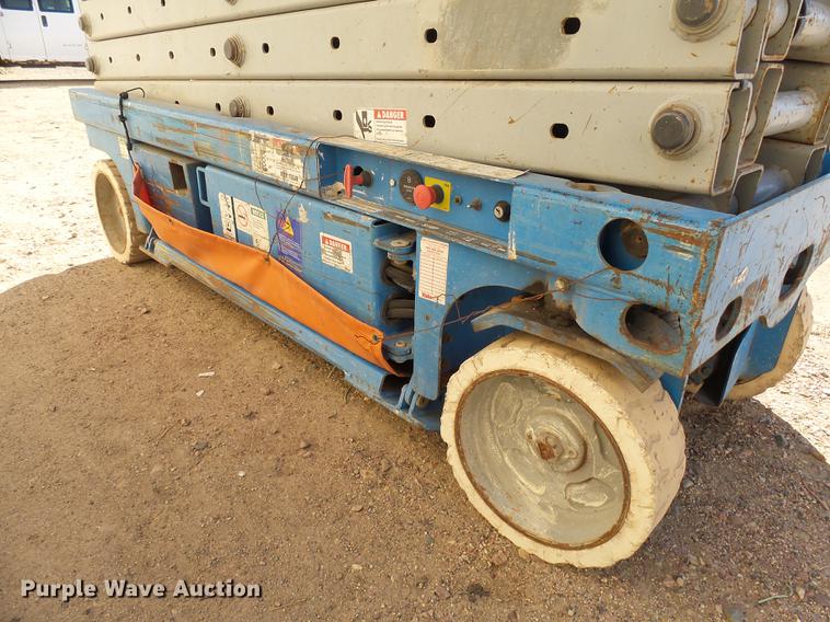 image for item DX9143 2002 Genie GS-2632 scissor lift