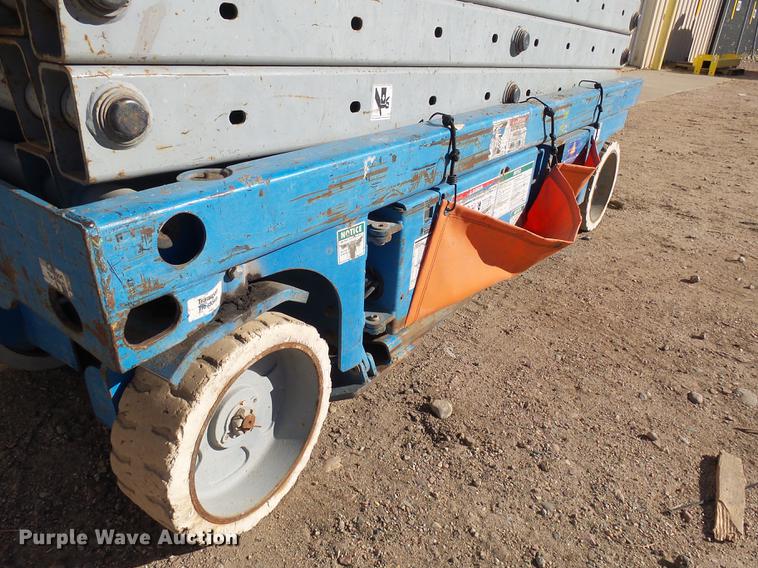 image for item DX9143 2002 Genie GS-2632 scissor lift
