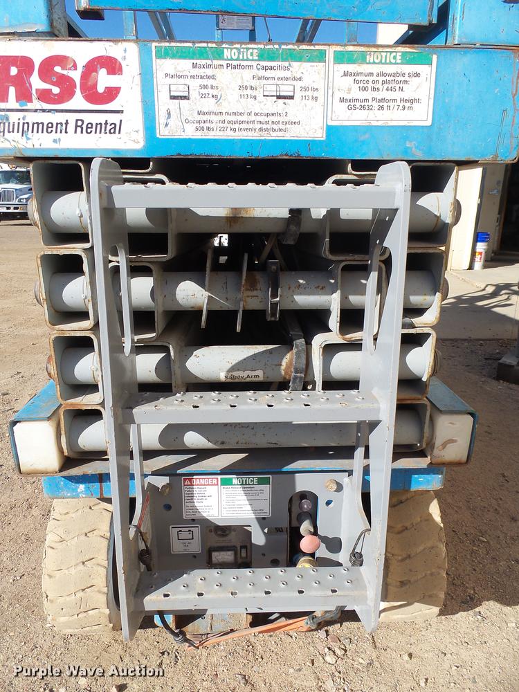 image for item DX9143 2002 Genie GS-2632 scissor lift