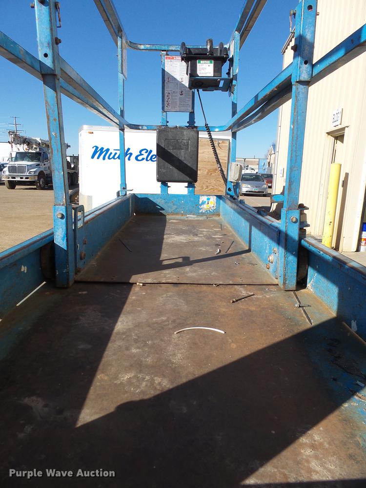 image for item DX9143 2002 Genie GS-2632 scissor lift