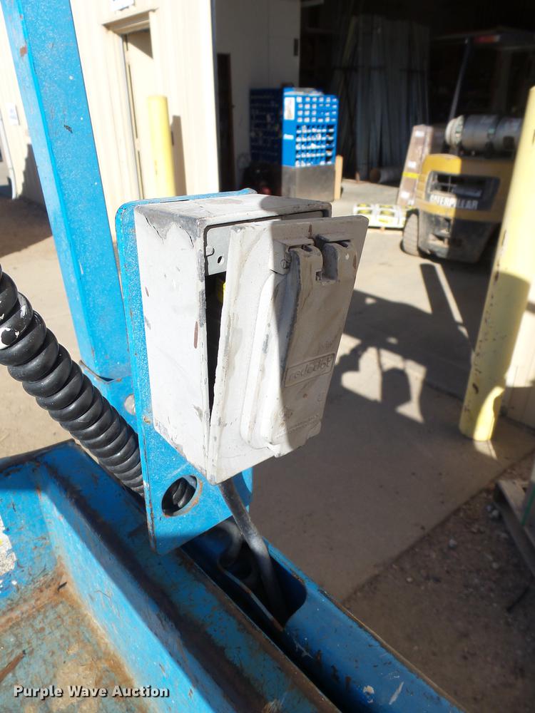 image for item DX9143 2002 Genie GS-2632 scissor lift