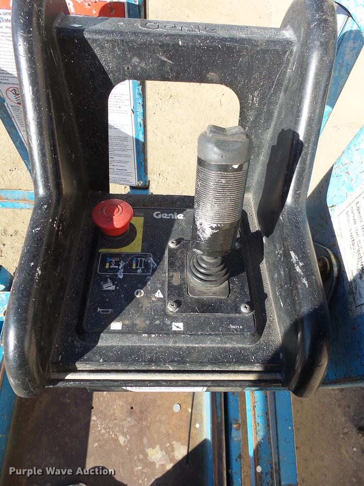 image for item DX9143 2002 Genie GS-2632 scissor lift