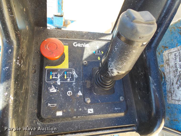 image for item DX9143 2002 Genie GS-2632 scissor lift