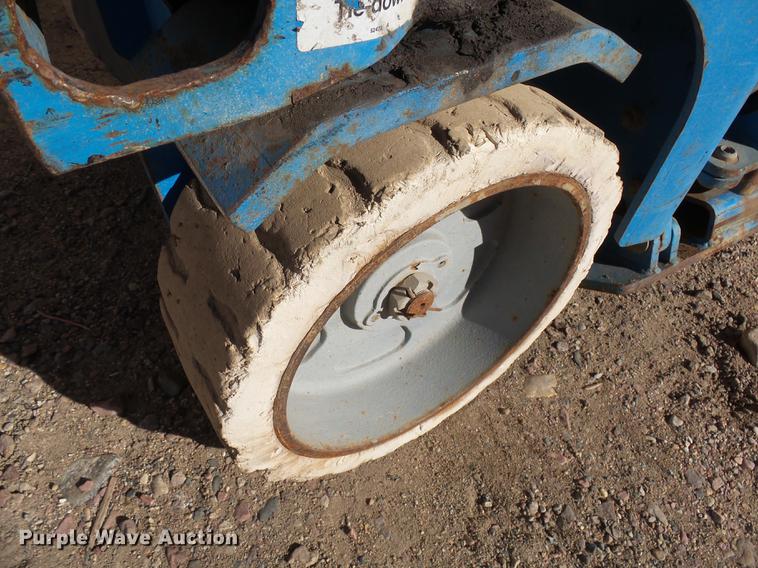 image for item DX9143 2002 Genie GS-2632 scissor lift