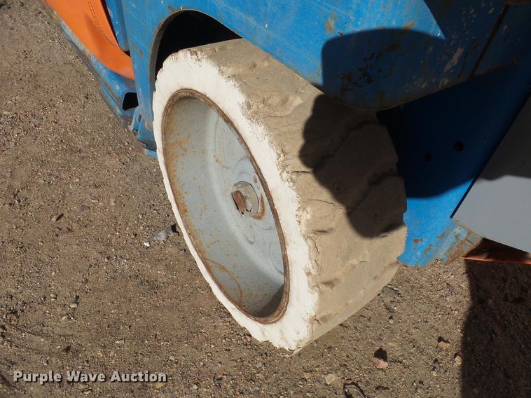 image for item DX9143 2002 Genie GS-2632 scissor lift