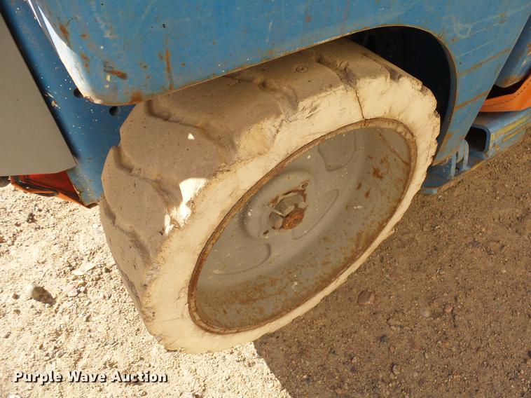 image for item DX9143 2002 Genie GS-2632 scissor lift