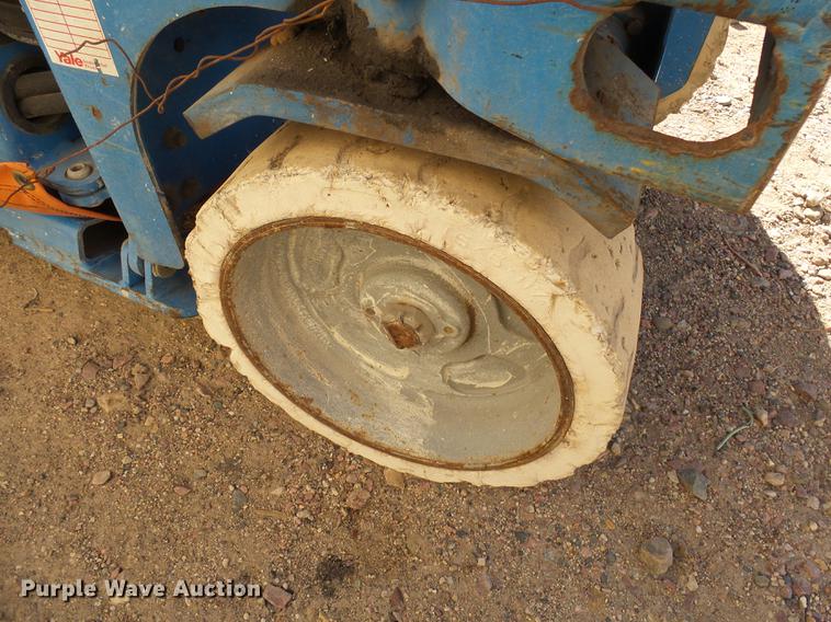 image for item DX9143 2002 Genie GS-2632 scissor lift