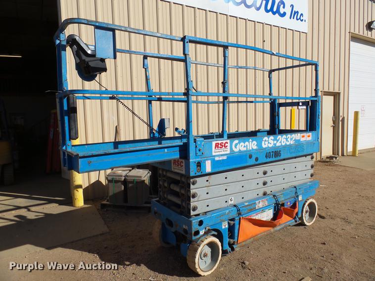 image for item DX9143 2002 Genie GS-2632 scissor lift