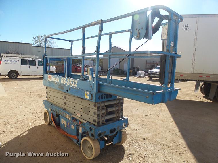 image for item DX9143 2002 Genie GS-2632 scissor lift