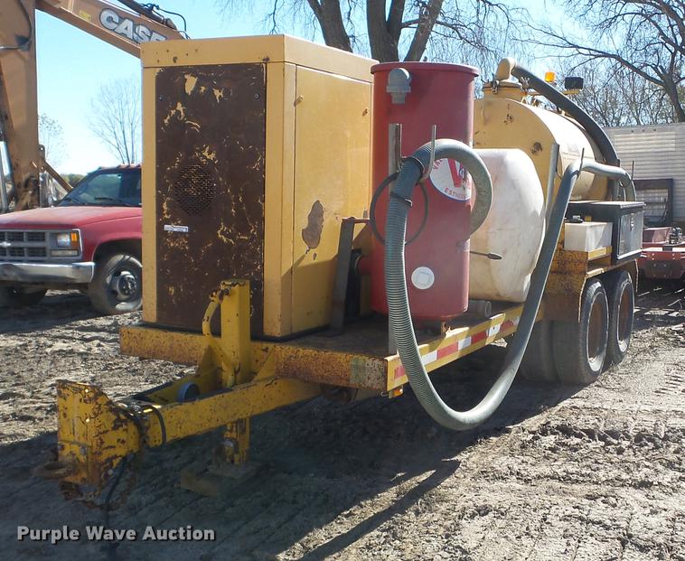 image for item DX9566 2001 Vac-tron vacuum trailer