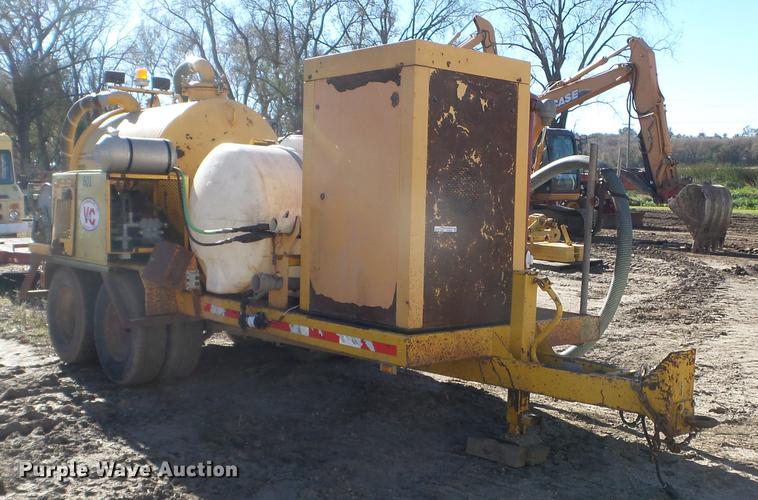 image for item DX9566 2001 Vac-tron vacuum trailer