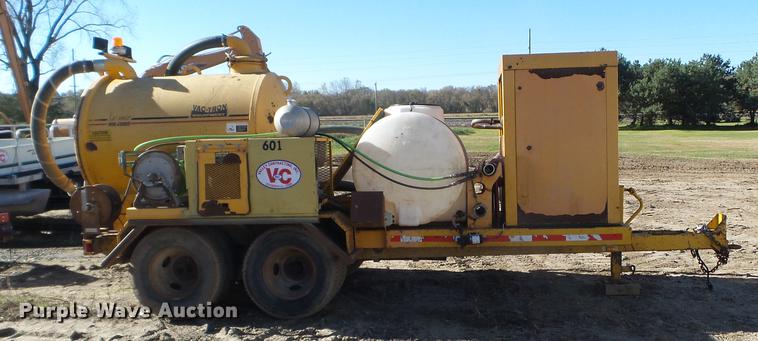 image for item DX9566 2001 Vac-tron vacuum trailer