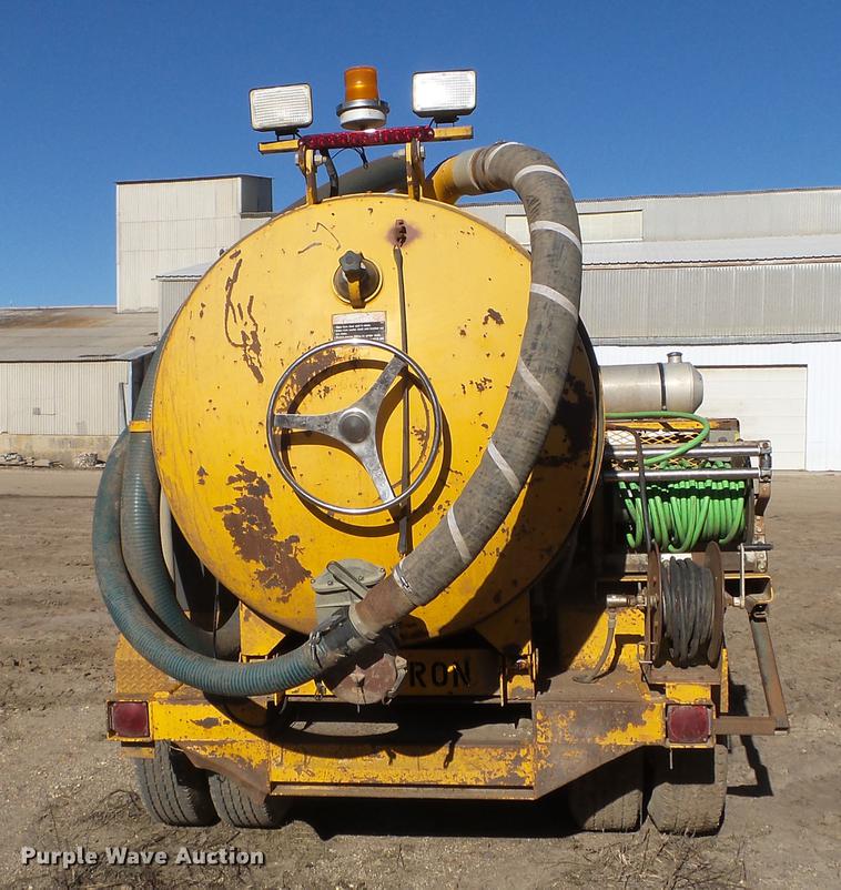 image for item DX9566 2001 Vac-tron vacuum trailer