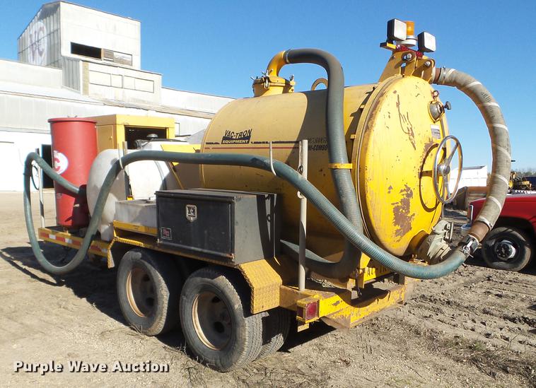 image for item DX9566 2001 Vac-tron vacuum trailer