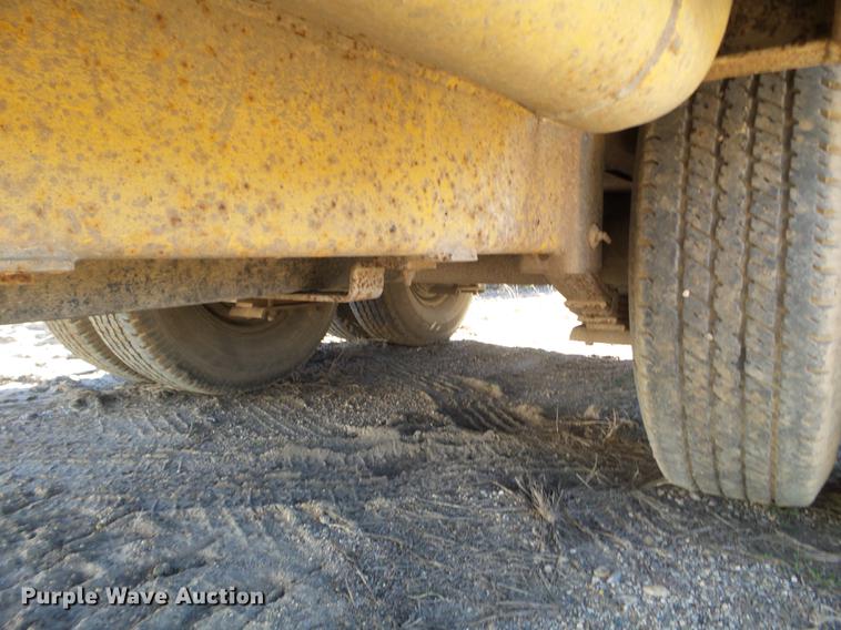 image for item DX9566 2001 Vac-tron vacuum trailer