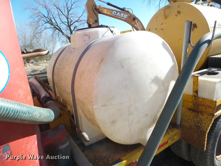 image for item DX9566 2001 Vac-tron vacuum trailer