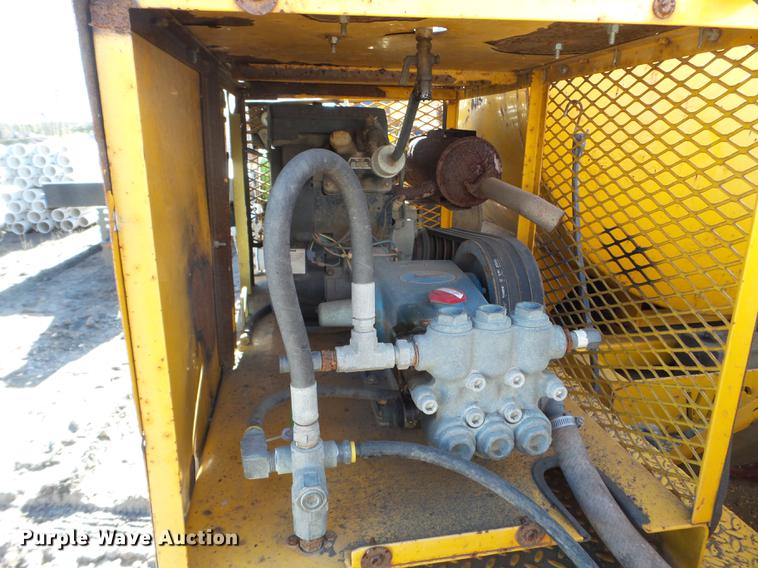 image for item DX9566 2001 Vac-tron vacuum trailer