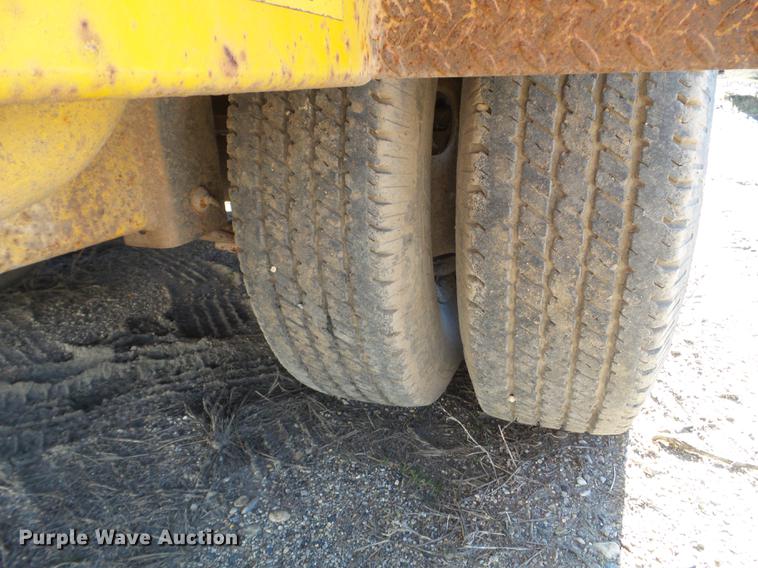 image for item DX9566 2001 Vac-tron vacuum trailer