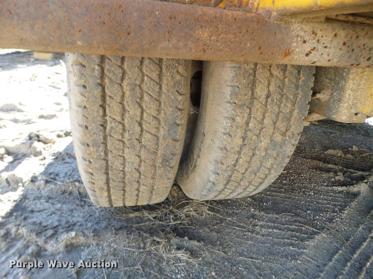 image for item DX9566 2001 Vac-tron vacuum trailer