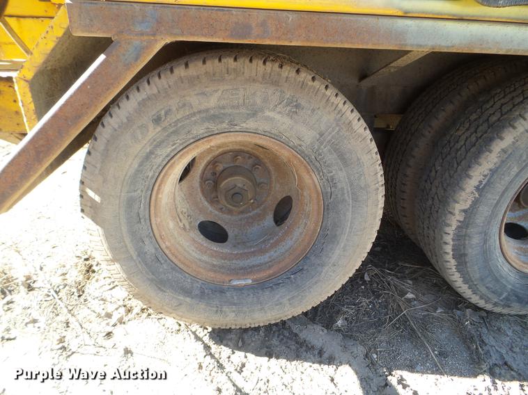 image for item DX9566 2001 Vac-tron vacuum trailer