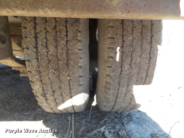 image for item DX9566 2001 Vac-tron vacuum trailer