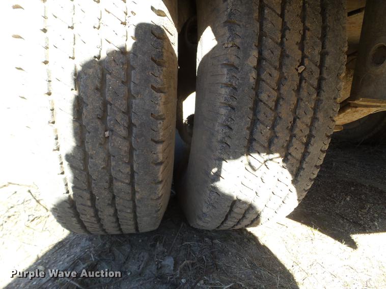 image for item DX9566 2001 Vac-tron vacuum trailer