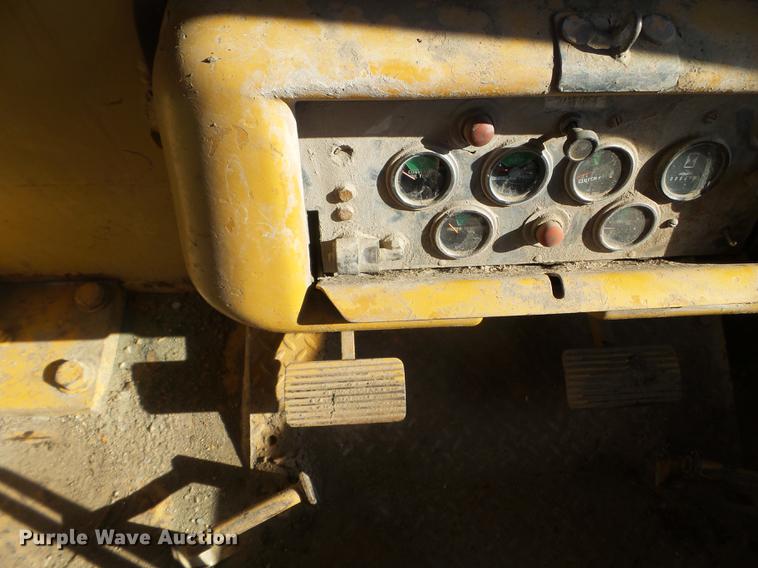 image for item DX9567 1987 Dresser TD25G dozer