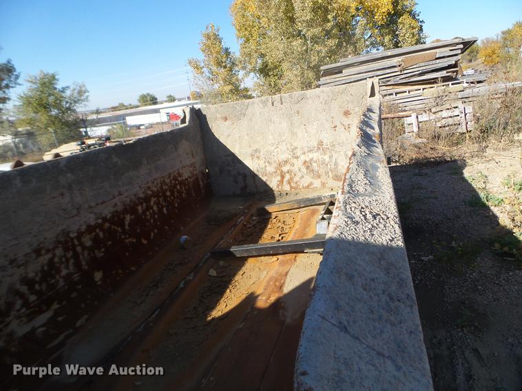 image for item DX9574 Henderson XDX16X44 dump bed