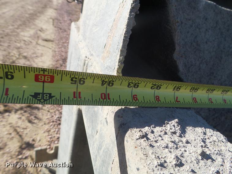 image for item DX9575 Ox Body dump bed