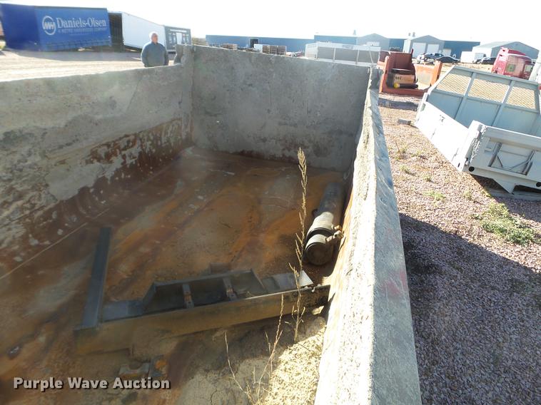 image for item DX9576 Henderson XDX16X44 dump bed