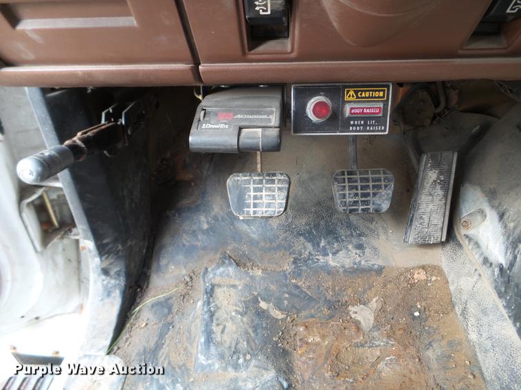 image for item DX9577 1992 Chevrolet Kodiak dump truck