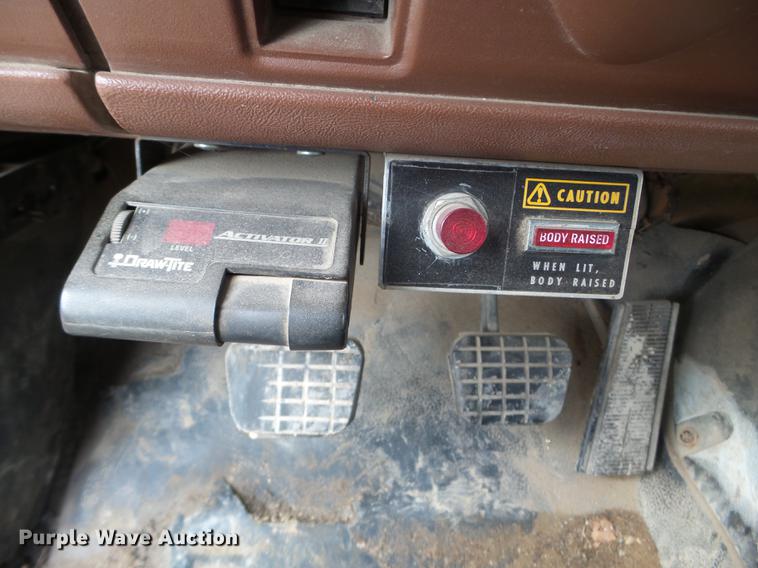 image for item DX9577 1992 Chevrolet Kodiak dump truck