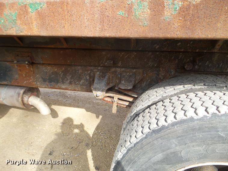 image for item DX9577 1992 Chevrolet Kodiak dump truck