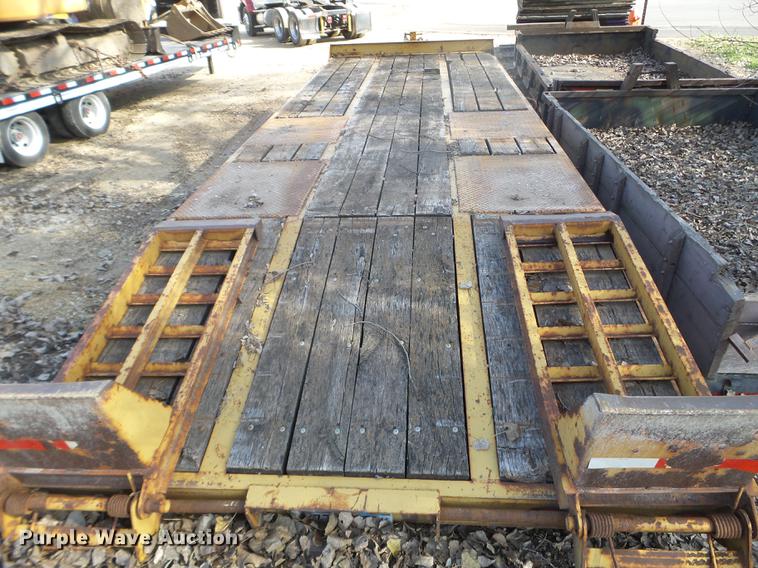 image for item DX9578 1995 Eager Beaver 10HDB equipment trailer