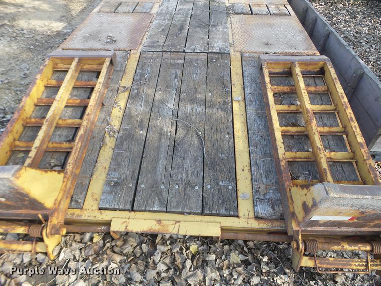 image for item DX9578 1995 Eager Beaver 10HDB equipment trailer