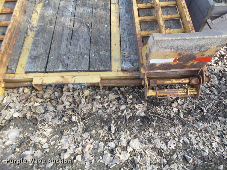 image for item DX9578 1995 Eager Beaver 10HDB equipment trailer