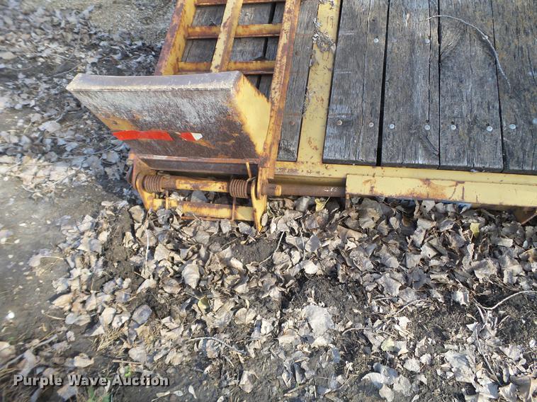 image for item DX9578 1995 Eager Beaver 10HDB equipment trailer