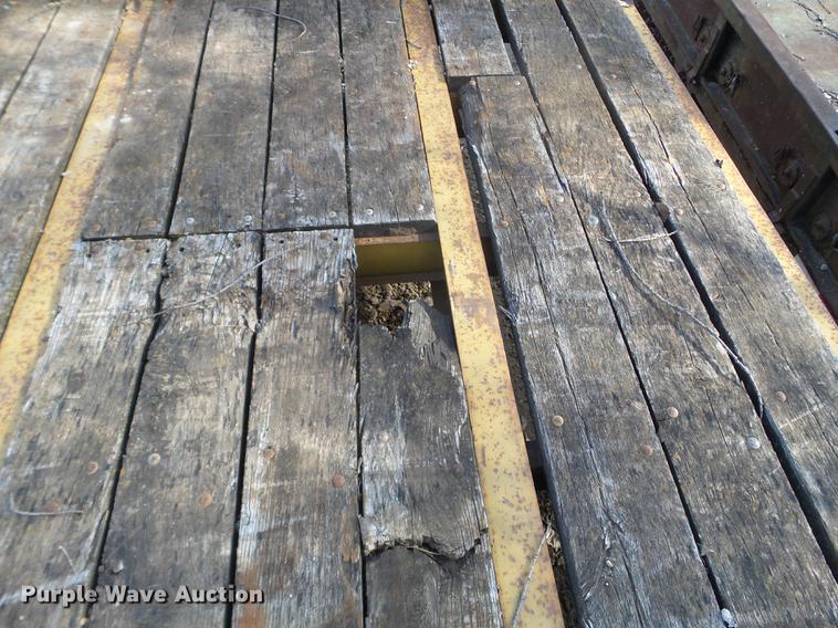 image for item DX9578 1995 Eager Beaver 10HDB equipment trailer